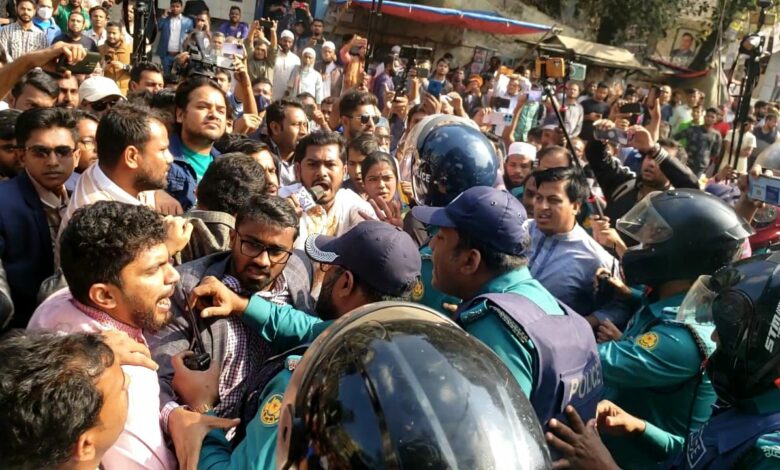 পুলিশি বাধায় গণঅধিকার পরিষদের কফিন মিছিল পন্ড পুলিশি বাধায় গণঅধিকার পরিষদের কফিন মিছিল পন্ড