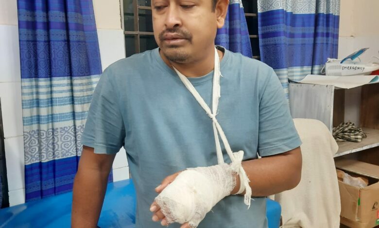 নৌকার সমর্থকদের বিরুদ্ধে হামলার অভিযোগে মতলবের স্বতন্ত্র প্রার্থী এম ইসফাক আহসানের নৌকার সমর্থকদের বিরুদ্ধে হামলার অভিযোগে মতলবের স্বতন্ত্র প্রার্থী এম ইসফাক আহসানের