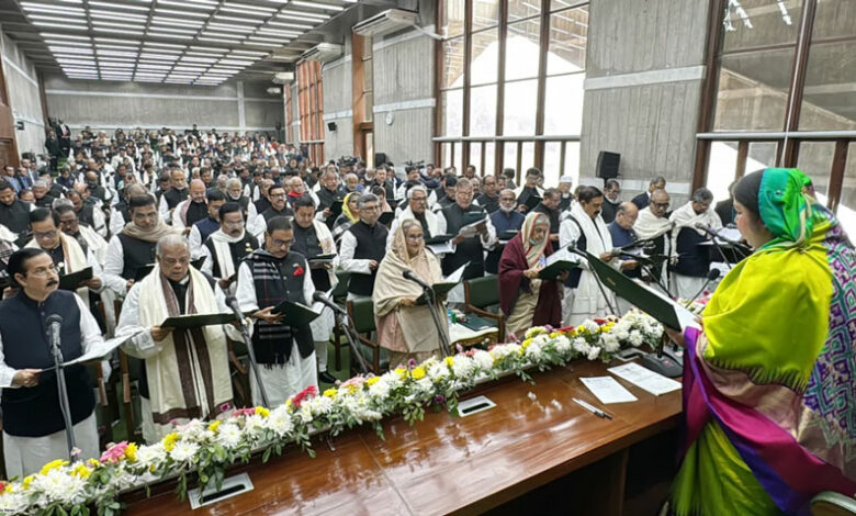 শপথ নিলেন দ্বাদশ জাতীয় সংসদে নির্বাচিত এমপিরা শপথ নিলেন দ্বাদশ জাতীয় সংসদে নির্বাচিত এমপিরা