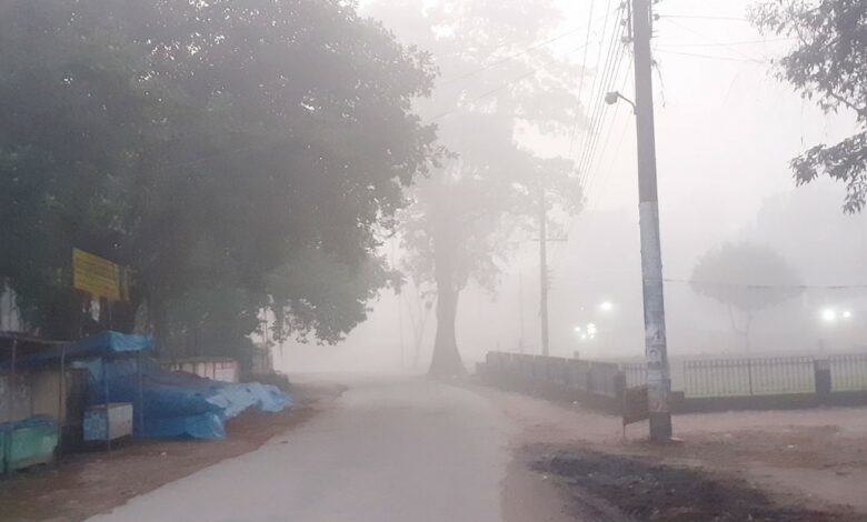 কনকনে শীতের সঙ্গে বৃষ্টি, জেলায় জেলায় স্কুল বন্ধ কনকনে শীতের সঙ্গে বৃষ্টি, জেলায় জেলায় স্কুল বন্ধ