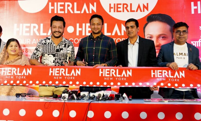 যমুনা ফিউচার পার্কে ‘হারল্যান স্টোর’ উদ্বোধন করলেন সাকিব আল হাসান যমুনা ফিউচার পার্কে ‘হারল্যান স্টোর’ উদ্বোধন করলেন সাকিব আল হাসান