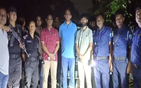 রুদ্ধশ্বাস অভিযানে টেকনাফে অপহৃত ১০ জনকে উদ্ধার রুদ্ধশ্বাস অভিযানে টেকনাফে অপহৃত ১০ জনকে উদ্ধার