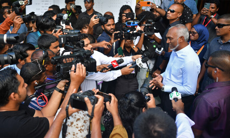মালদ্বীপের প্রেসিডেন্ট মুইজ্জুর দলের ভূমিধ্স জয়