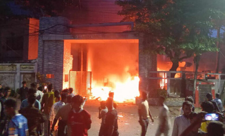 থানায় হামলা-আগুন, মামলায় আসামি ৪০ হাজার থানায় হামলা-আগুন, মামলায় আসামি ৪০ হাজার