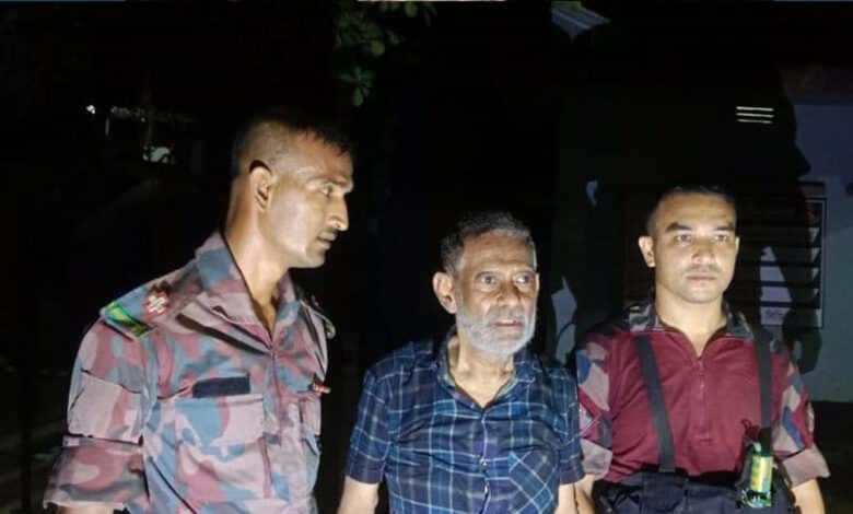 ভারতে পালানোর সময় সাবেক বিচারপতি মানিক আটক ভারতে পালানোর সময় সাবেক বিচারপতি মানিক আটক