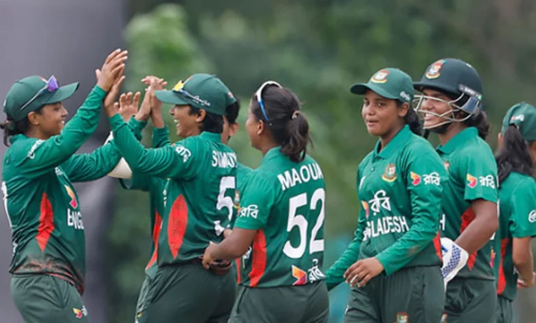 ভারতের বিপক্ষে মাঠে নামছে মেয়েরা ভারতের বিপক্ষে মাঠে নামছে মেয়েরা