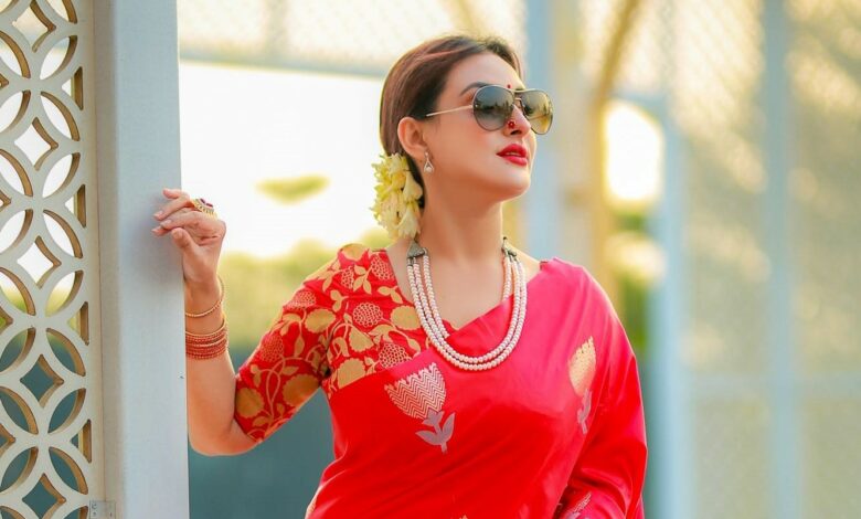 প্রাণ বাঁচাতে গাড়ি থেকে ঝাপ দিলেন নায়িকা নিঝুম রুবিনা প্রাণ বাঁচাতে গাড়ি থেকে ঝাপ দিলেন নায়িকা নিঝুম রুবিনা