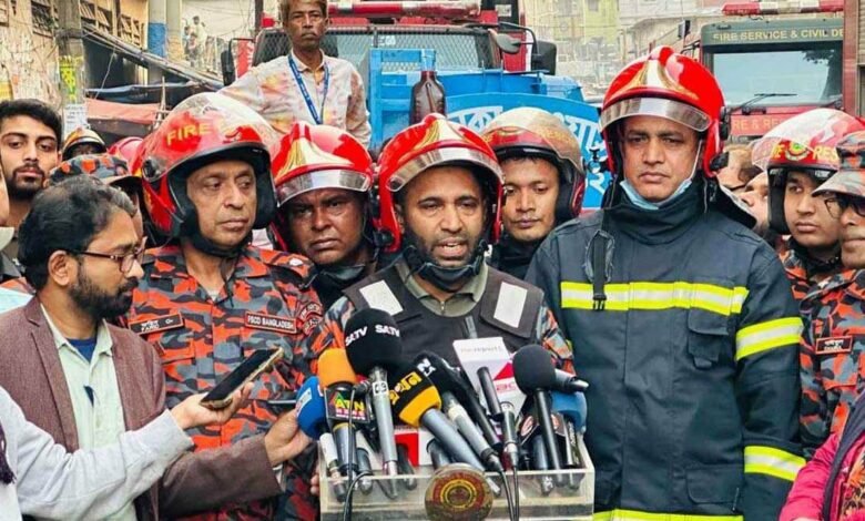 হাজারীবাগের আগুন নিয়ন্ত্রণে সময় লাগে ৩ ঘণ্টা হাজারীবাগের আগুন নিয়ন্ত্রণে সময় লাগে ৩ ঘণ্টা