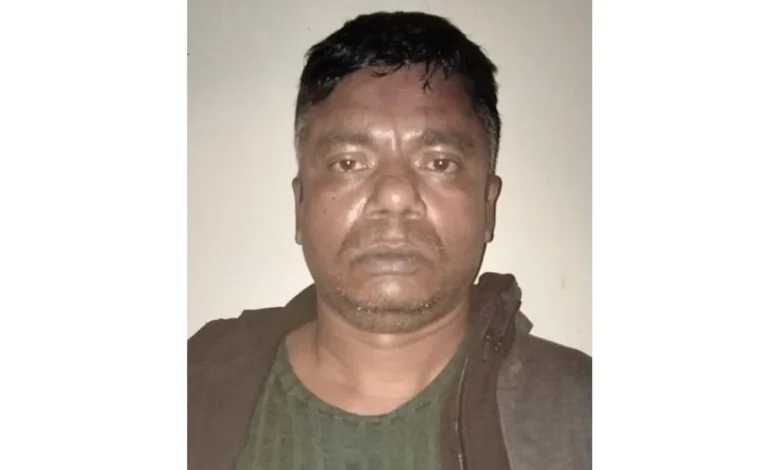 ১০ মামলার আসামি যুবলীগ নেতা ‘গাবলা সুমন’ আটক ১০ মামলার আসামি যুবলীগ নেতা ‘গাবলা সুমন’ আটক