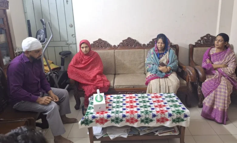 পলিথিন বিরোধী অভিযানে আহত পরিচালকের বাসায় পরিবেশ উপদেষ্টা পলিথিন বিরোধী অভিযানে আহত পরিচালকের বাসায় পরিবেশ উপদেষ্টা