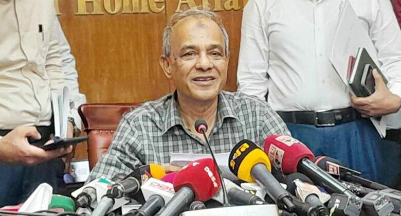 দেশে অবৈধভাবে বাস করা বিদেশির সংখ্যা ৩৩ হাজার: স্বরাষ্ট্র উপদেষ্টা দেশে অবৈধভাবে বাস করা বিদেশির সংখ্যা ৩৩ হাজার: স্বরাষ্ট্র উপদেষ্টা