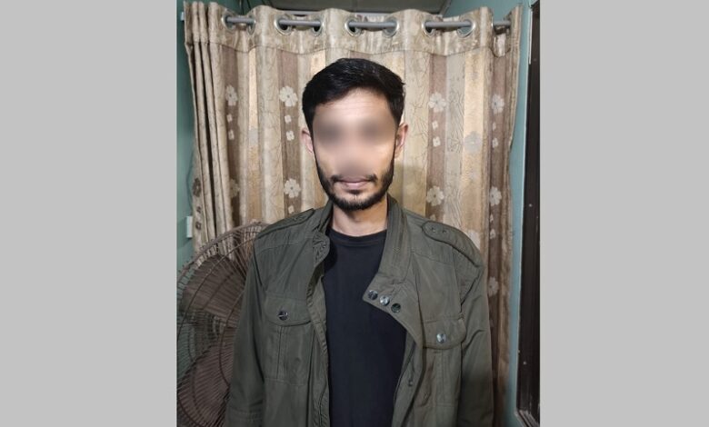 অভিনেত্রী রুবিনা আক্তার নিঝুমকে অপহরণের চেষ্টাকারী উবার চালক রকিকে বাড্ডা থেকে গ্রেফতার করেছে রামপুরা থানা পুলিশ অভিনেত্রী রুবিনা আক্তার নিঝুমকে অপহরণের চেষ্টাকারী উবার চালক রকিকে বাড্ডা থেকে গ্রেফতার করেছে রামপুরা থানা পুলিশ