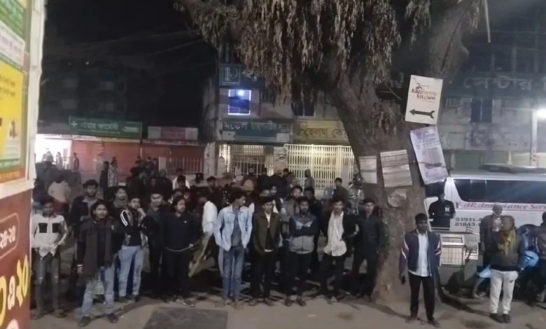 মোজাম্মেলের বাড়িতে ভাঙচুর করতে গিয়ে হামলায় আহত ২০ মোজাম্মেলের বাড়িতে ভাঙচুর করতে গিয়ে হামলায় আহত ২০