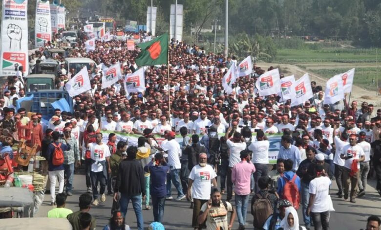 পানির ন্যায্য হিস্যার দাবিতে তিস্তা পাড়ে মানুষের ঢল পানির ন্যায্য হিস্যার দাবিতে তিস্তা পাড়ে মানুষের ঢল
