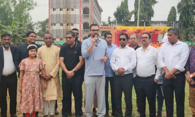 শহীদ আবু সাঈদের রক্তের ওপরেই নতুন বাংলাদেশ দাঁড়িয়ে আছে শহীদ আবু সাঈদের রক্তের ওপরেই নতুন বাংলাদেশ দাঁড়িয়ে আছে