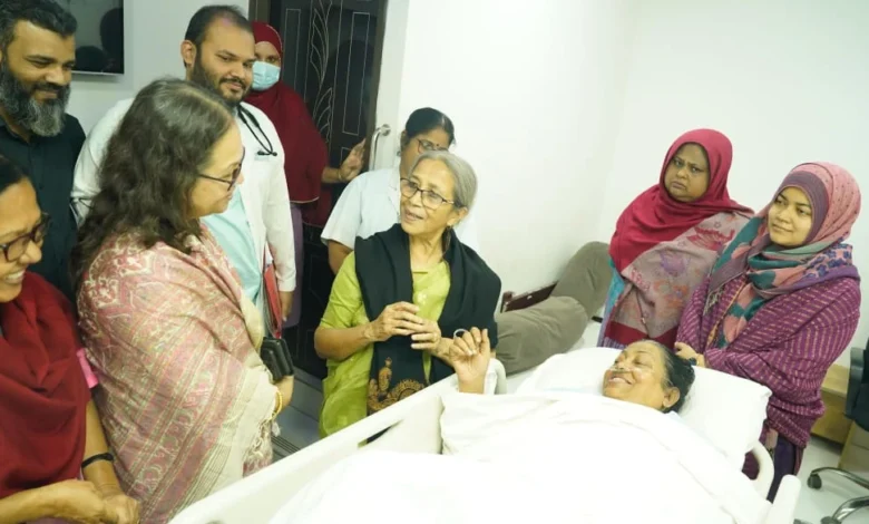 অসুস্থ ফরিদা পারভীনকে দেখতে হাসপাতালে গেলেন মৎস্য উপদেষ্টা অসুস্থ ফরিদা পারভীনকে দেখতে হাসপাতালে গেলেন মৎস্য উপদেষ্টা