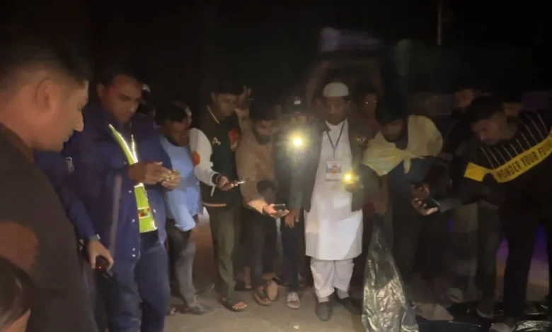ফেনীতে ট্রাকচাপায় ৩ মোটরসাইকেল আরোহী নিহত ফেনীতে ট্রাকচাপায় ৩ মোটরসাইকেল আরোহী নিহত