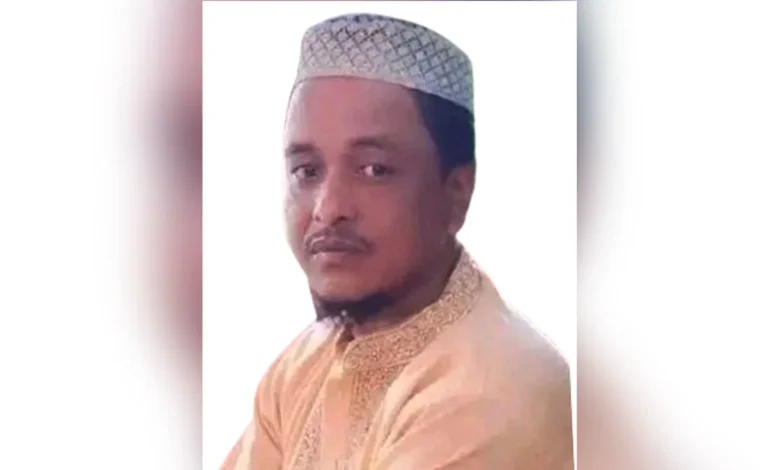 হাজীগঞ্জে তুচ্ছ ঘটনার জেরে যুবককে পিটিয়ে হত্যা হাজীগঞ্জে তুচ্ছ ঘটনার জেরে যুবককে পিটিয়ে হত্যা