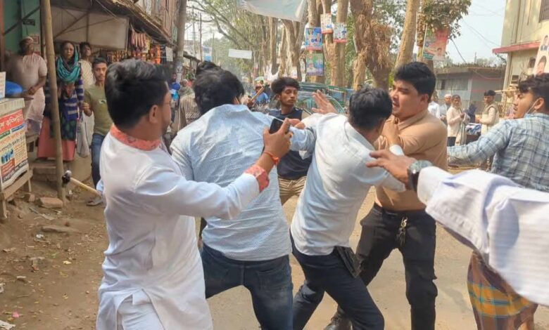 সাংবাদিকদের ওপর সন্ত্রাসী হামলা: গুরুতর আহত সমকালের প্রতিনিধি সাংবাদিকদের ওপর সন্ত্রাসী হামলা: গুরুতর আহত সমকালের প্রতিনিধি