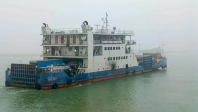 ৭ ঘণ্টা পর শরীয়তপুর-চাঁদপুর রুটে ফেরি চলাচল শুরু