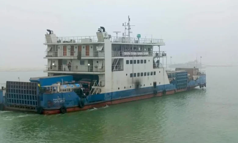 ৭ ঘণ্টা পর শরীয়তপুর-চাঁদপুর রুটে ফেরি চলাচল শুরু ৭ ঘণ্টা পর শরীয়তপুর-চাঁদপুর রুটে ফেরি চলাচল শুরু