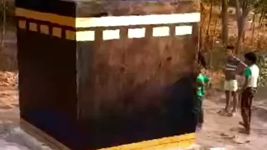 কাবাঘরের আদলে স্থাপনা গুঁড়িয়ে দিল ছাত্র-জনতা