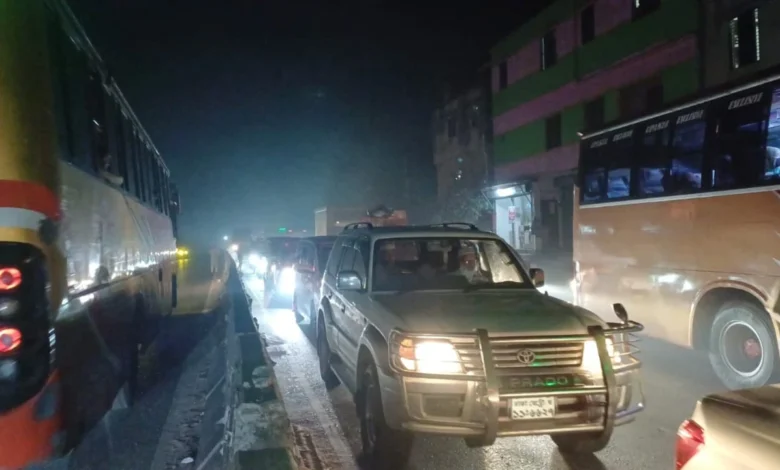 যানজট ছাড়াতে গিয়ে বাস চাপায় জামায়াত কর্মী নিহত যানজট ছাড়াতে গিয়ে বাস চাপায় জামায়াত কর্মী নিহত
