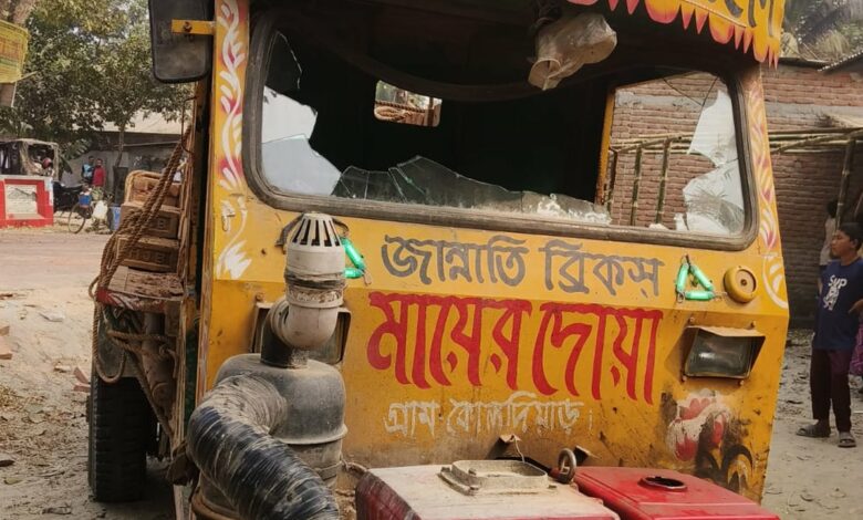 বাবাকে খাবার দিয়ে নিথর দেহে ফিরল ছেলে বাবাকে খাবার দিয়ে নিথর দেহে ফিরল ছেলে