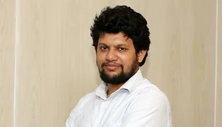শান্ত হোন, সরকারকে কাজ করতে দিন: মাহফুজ আলম শান্ত হোন, সরকারকে কাজ করতে দিন: মাহফুজ আলম
