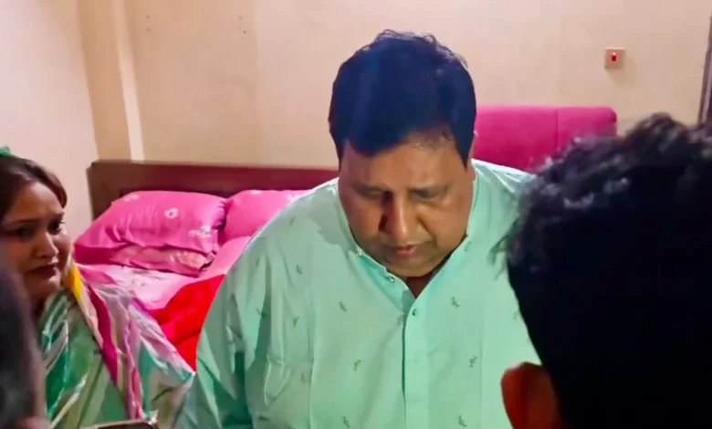 যেভাবে ধরা খেলেন আওয়ামী লীগের ২ ‘ডেভিল’ যেভাবে ধরা খেলেন আওয়ামী লীগের ২ ‘ডেভিল’