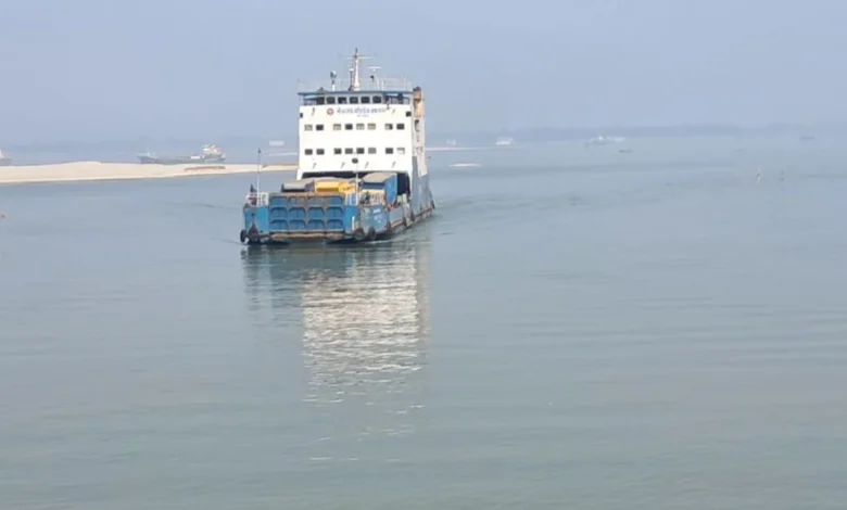 দৌলতদিয়া-পাটুরিয়া নৌরুটে ১০ ঘণ্টা পর ফেরি চালু দৌলতদিয়া-পাটুরিয়া নৌরুটে ১০ ঘণ্টা পর ফেরি চালু