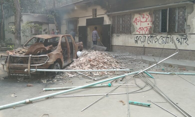 নোয়াখালীতে ওবায়দুল কাদেরের বাড়িতে ভাঙচুর ও অগ্নিসংযোগ নোয়াখালীতে ওবায়দুল কাদেরের বাড়িতে ভাঙচুর ও অগ্নিসংযোগ