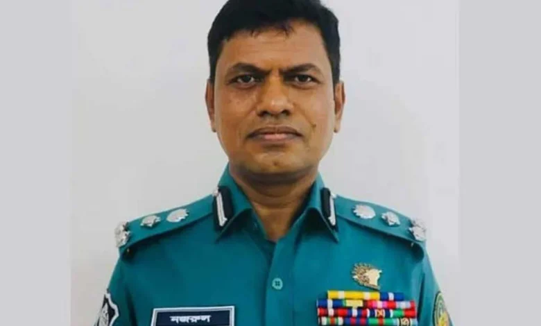 আলোচিত ডিআইজি মোল্লা নজরুলসহ ৪ কর্মকর্তা আটক আলোচিত ডিআইজি মোল্লা নজরুলসহ ৪ কর্মকর্তা আটক