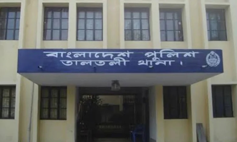 তালতলীতে গাঁজা বিক্রি করে দিলো পুলিশ তালতলীতে গাঁজা বিক্রি করে দিলো পুলিশ