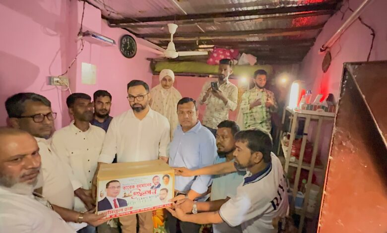 গুম হওয়া ও শহীদ পরিবারদের ইফতার সামগ্রী দিলেন আমিনুল হক গুম হওয়া ও শহীদ পরিবারদের ইফতার সামগ্রী দিলেন আমিনুল হক