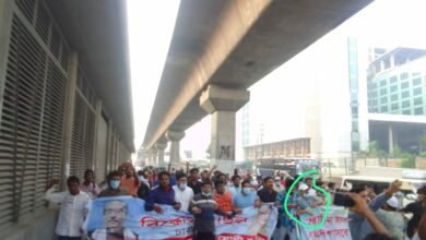 ‘শেখ হাসিনা আসবে, বাংলাদেশ হাসবে’ ব্যানারে বিমানবন্দরে বিক্ষোভ মিছিল 