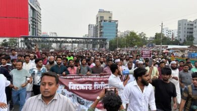 আওয়ামী লীগ নিষিদ্ধের দাবিতে ‘ছাত্রজনতার’ ব্যানারে উত্তরায় বিক্ষোভ