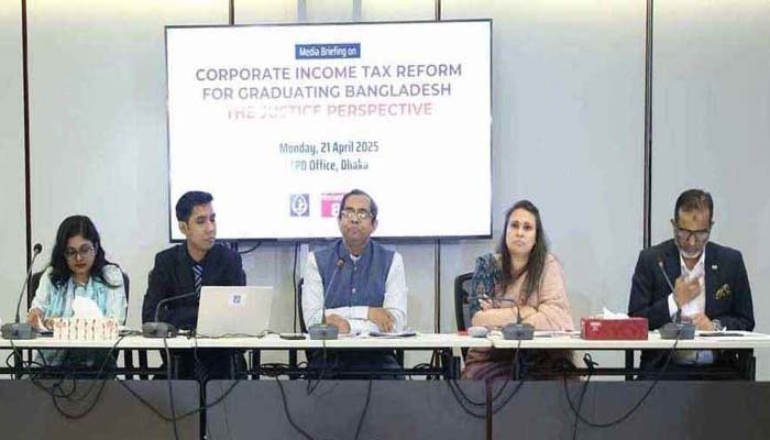 বিমানবন্দরে সিএন্ডএফ ব্যবসায়ীদের কর ফাঁকির অভিযোগ বিমানবন্দরে সিএন্ডএফ ব্যবসায়ীদের কর ফাঁকির অভিযোগ