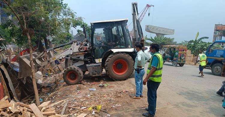 উত্তরা ১০ নং সেক্টরে ডিএনসিসির উচ্ছেদ অভিযানে ২ শতাধিক দোকান উচ্ছেদ উত্তরা ১০ নং সেক্টরে ডিএনসিসির উচ্ছেদ অভিযানে ২ শতাধিক দোকান উচ্ছেদ