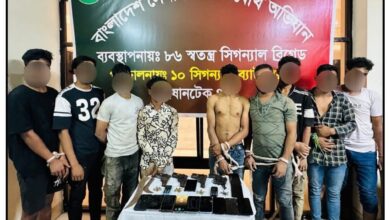 মাটিকাটা এলাকায় বাংলাদেশ সেনাবাহিনীর অভিযান: অবৈধ অস্ত্র ও গোলাবারুদসহ ১০ সন্ত্রাসী গ্রেফতার