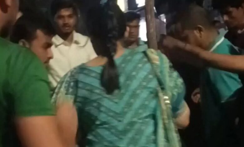 ডিআরইউতে সন্ত্রাসী জাকির গংদের হামলা, আহত একাধিক সাংবাদিক ডিআরইউতে সন্ত্রাসী জাকির গংদের হামলা, আহত একাধিক সাংবাদিক