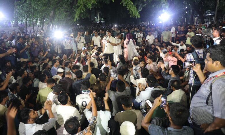 আ.লীগ নিষিদ্ধের দাবিতে প্রধান উপদেষ্টার বাসভবনের সামনে এনসিপির বিক্ষোভ আ.লীগ নিষিদ্ধের দাবিতে প্রধান উপদেষ্টার বাসভবনের সামনে এনসিপির বিক্ষোভ