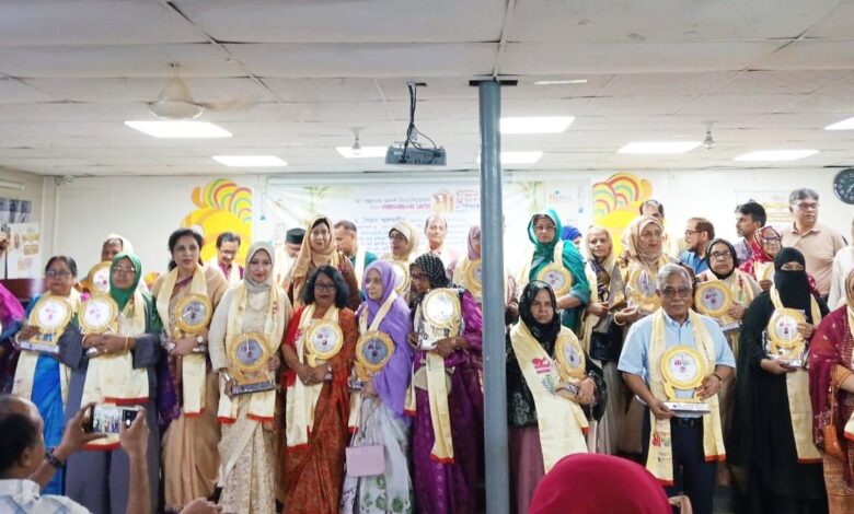 উত্তরা পাবলিক লাইব্রেরি রত্মগর্ভা মা সম্মাননা পেলেন ৩১ মা উত্তরা পাবলিক লাইব্রেরি রত্মগর্ভা মা সম্মাননা পেলেন ৩১ মা