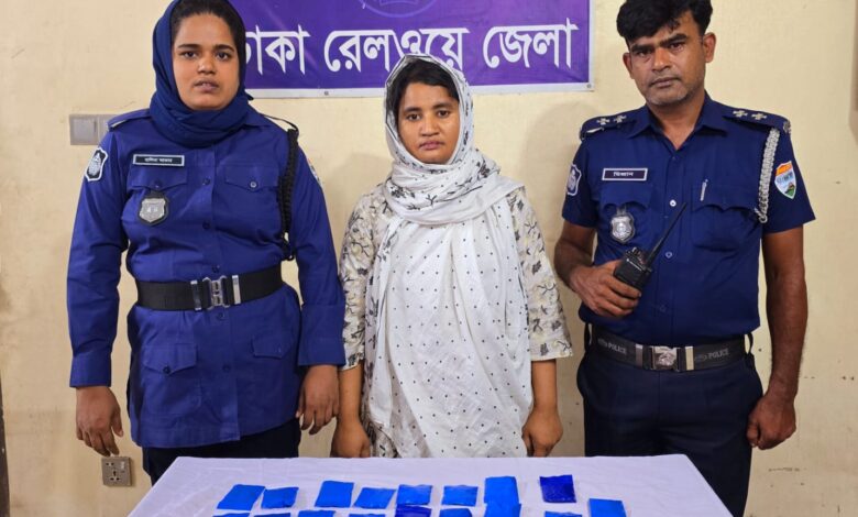 কাপড়ের ব্যাগে সাত হাজার পিস ইয়াবাসহ নারী গ্রেপ্তার কাপড়ের ব্যাগে সাত হাজার পিস ইয়াবাসহ নারী গ্রেপ্তার