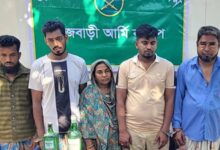 সেনবাহিনীর অভিযানে অস্ত্রসহ ৫ জন গ্রেফতার 