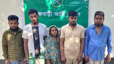 সেনবাহিনীর অভিযানে অস্ত্রসহ ৫ জন গ্রেফতার 