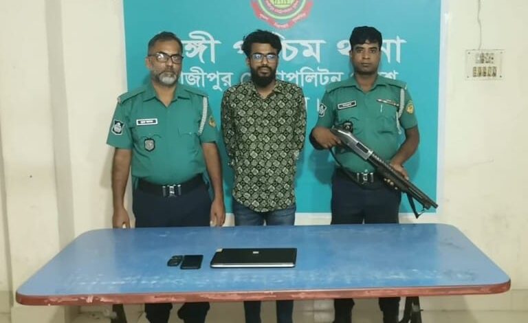 টঙ্গীতে ককটেল বিস্ফোরণের অপরাধে বৈষম্য বিরোধী ছাত্র আন্দোলনের নেতা আটক টঙ্গীতে ককটেল বিস্ফোরণের অপরাধে বৈষম্য বিরোধী ছাত্র আন্দোলনের নেতা আটক