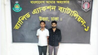 উত্তরায় ছিনতাইকৃত ৪ মোবাইলসহ ২ পেশাদার ছিনতাইকারীকে গ্রেপ্তার