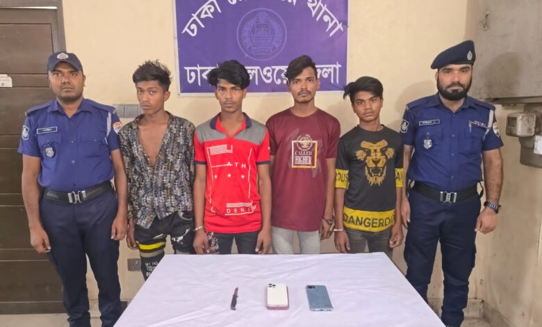 দুর্ধর্ষ ছিনতাইকারি ইয়াসিন তিন সহযোগীসহ গ্রেফতার দুর্ধর্ষ ছিনতাইকারি ইয়াসিন তিন সহযোগীসহ গ্রেফতার