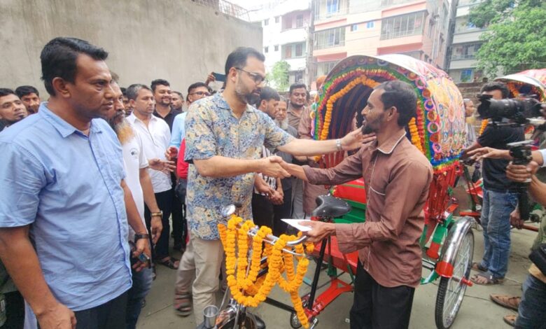 ক্ষতিগ্রস্তদের রিকশা ও নগদ অর্থ প্রদান অনুষ্ঠান: বিএনপি মানবিক বাংলাদেশ গড়তে চায় : আমিনুল হক ক্ষতিগ্রস্তদের রিকশা ও নগদ অর্থ প্রদান অনুষ্ঠান: বিএনপি মানবিক বাংলাদেশ গড়তে চায় : আমিনুল হক